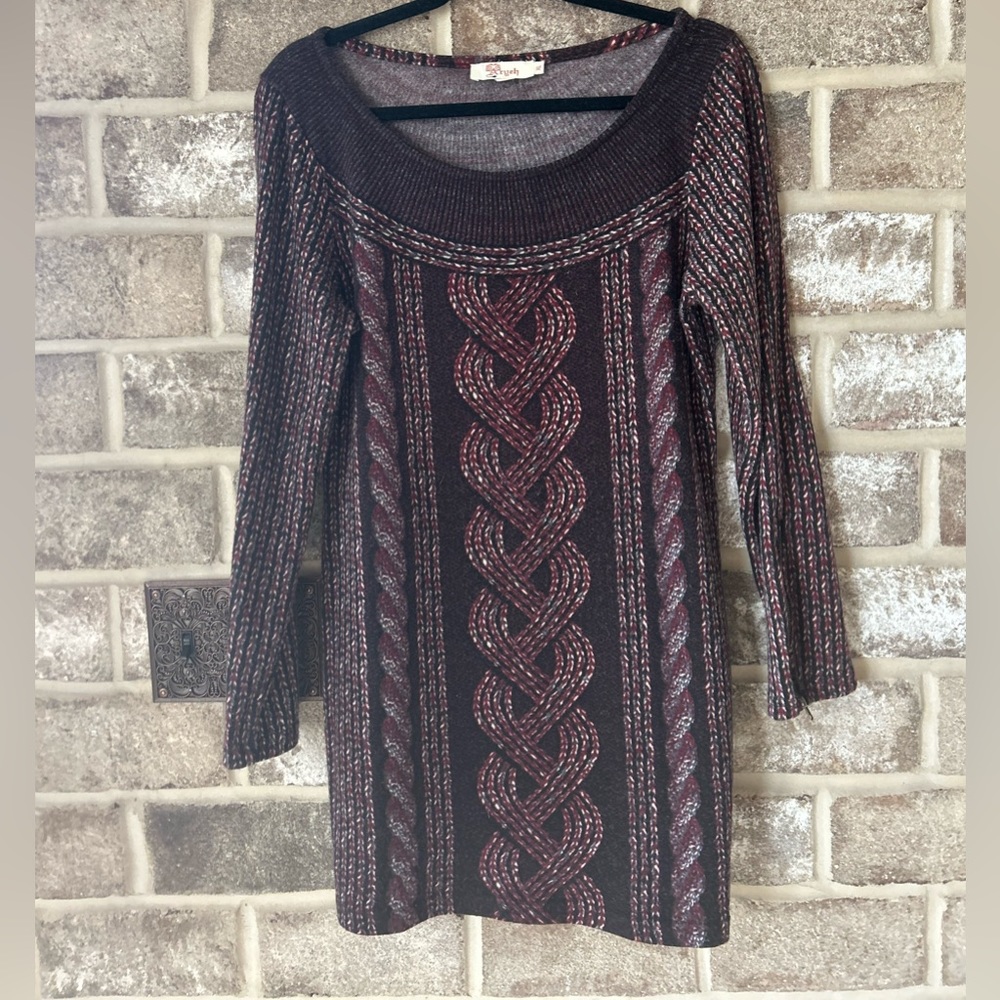 Cozy and comfortable sweater dress. Great for fall - spring!  Runs like a large!